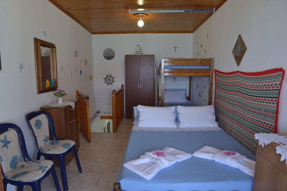 Erginas Boat House Apartment Plaka  Ngoại thất bức ảnh