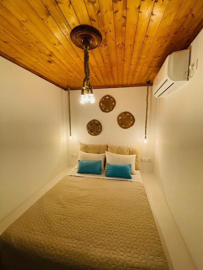 Erginas Boat House Apartment Plaka  Ngoại thất bức ảnh